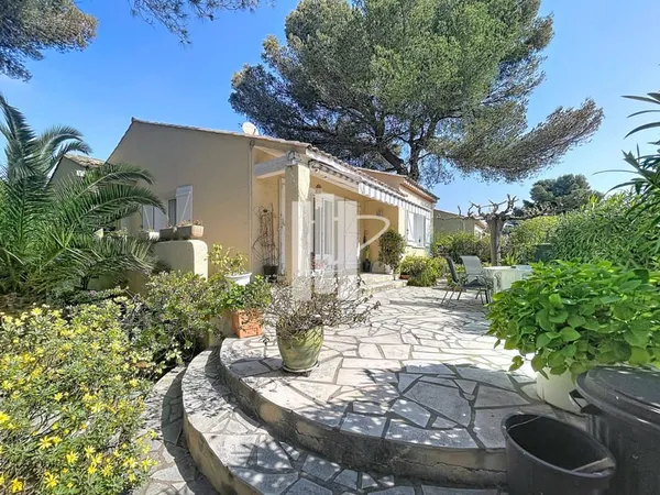 SAINT-RAPHAËL AU COEUR D'UN DOMAINE RECHERCHÉ, VILLA 130 m2