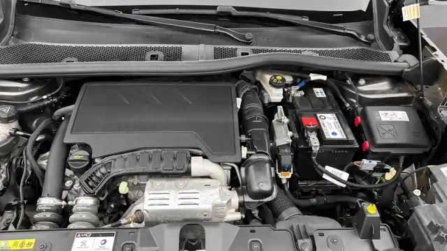 Peugeot 2008 puretech 100 s&amp;s bvm6 — photo 24