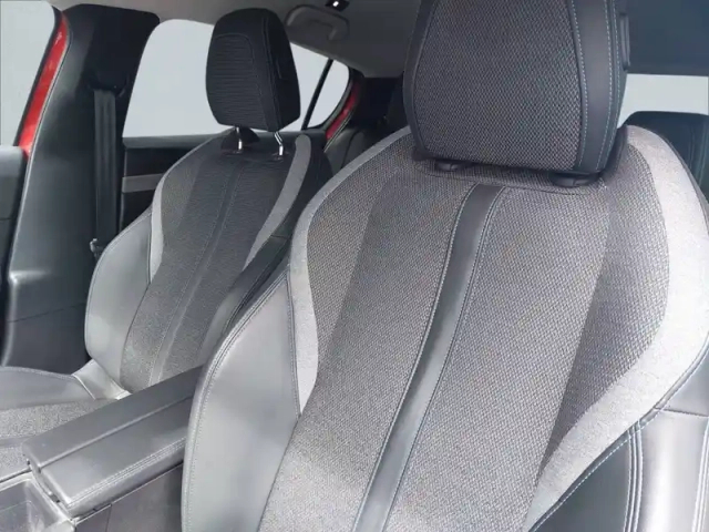 Peugeot 308 phev 180 e-eat8 — photo 11