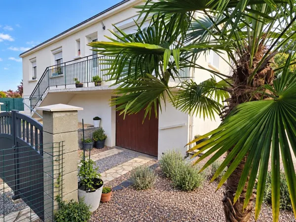 NOYANT (49490) - MAISON FAMILIALE AVEC SOUS-SOL ET TERRAIN CLOS DE 1 126 M²
