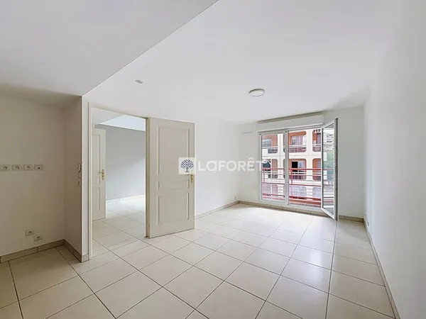 Appartement secteur Nice Le Port/Riquier, 2 pièces 39m2