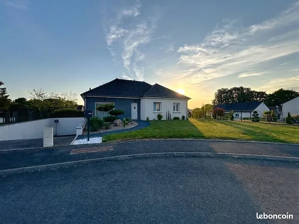 Maison individuelle de plain-pied sur sous sol avec terrain clos de 800 m² - Heutrégiville