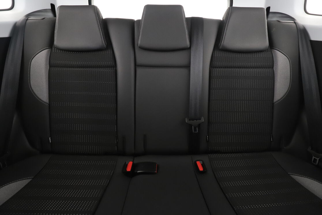 Peugeot 2008 1.2 PureTech Allure — photo 14
