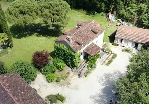 Maison 11 pièces 375 m²