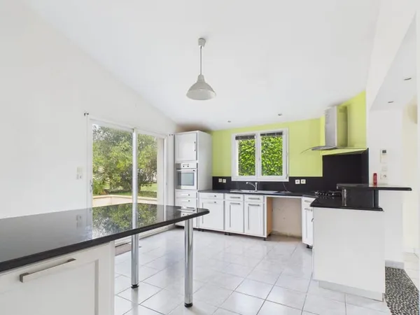 Maison de plain-pied 100 m² - 3 chambres - Jardin 487 m² ?