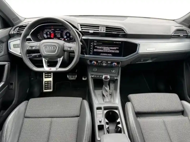 Audi Q3 35 tfsi 150 ch s tronic 7 s line — photo 8