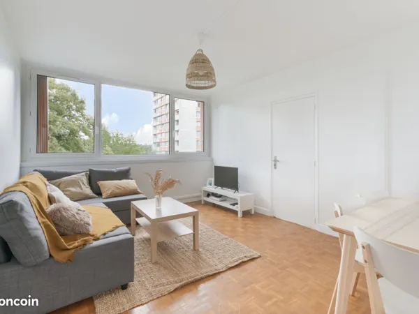 Propose colocation appartement 70m² lumineux 25min en bus du plateau de Saclay