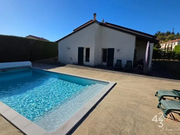 EN EXCLUSIVITÉ- SAINT-GENEST-LERPT - SECTEUR CHASSEUR - MAISON D'ARCHITECTE TYPE 5 AVEC PISCINE SUR 
