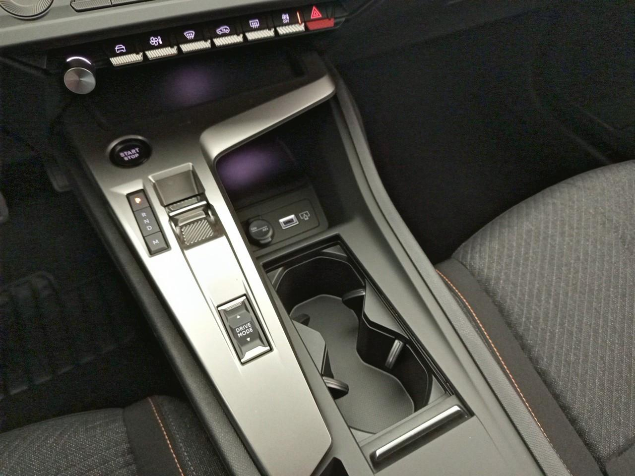 Peugeot 308 hybrid 145 e-dcs6 style — photo 17