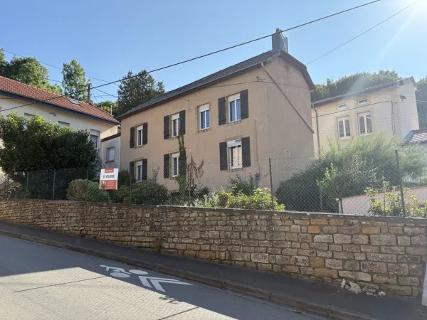 Maison de village 5 pièces avec jardin et fort potentiel - Réhon (54430)
