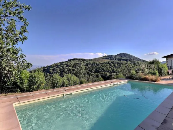Vends bel ensemble de 2 maisons/2piscines exploité en gîtes 415m² - 11 ch Genestelle (07)
