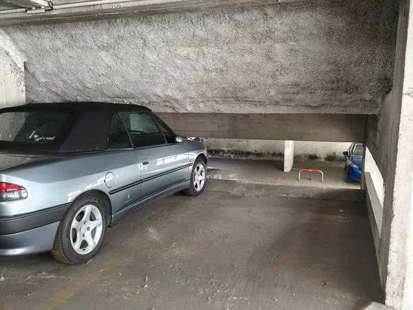 Parking Paris limite 9ème-10ème à louer