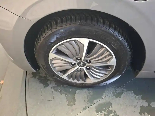 Hyundai Ioniq plug-in 141 ch — photo 49