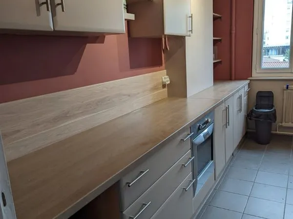 Appartement meublé ++ traversant 2 chambres tout compris (chauffage+eau+charges) avec parking