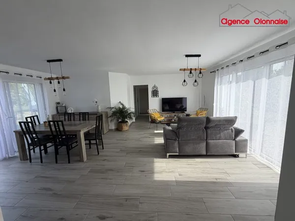 MAISON 2025