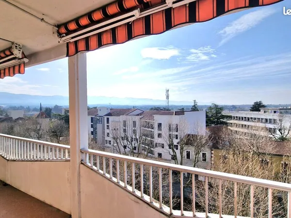 Bel appartement rénové, un T3 de 65 m2, proche de Marques Avenue et des commerces en centre ville de