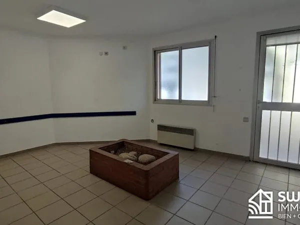 Bureau et espace de travail Vente Perpignan 7p 113m² 120000€