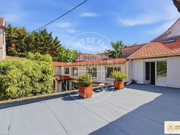 Maison 8 pièces 206 m²