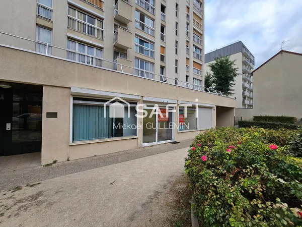 IVRY-SUR-SEINE - LOCAL PROFESSIONNEL DE 201 M²