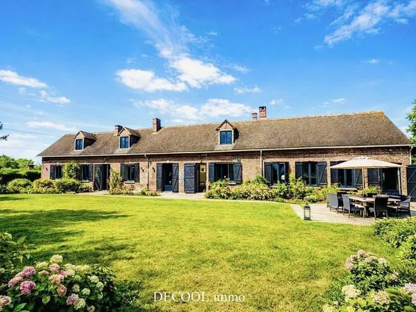 Maison 8 pièces 260 m²