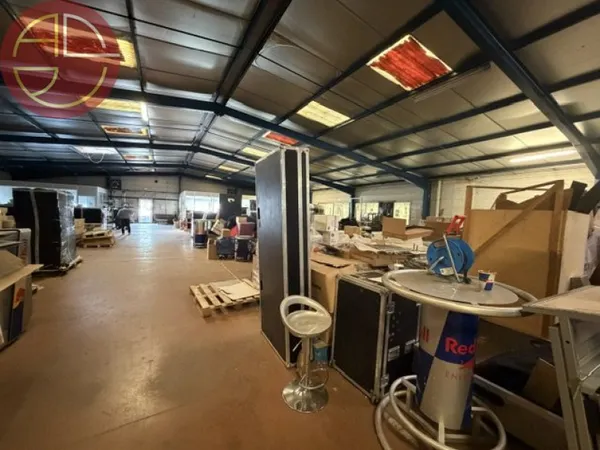 Entrepôt 1000 m²