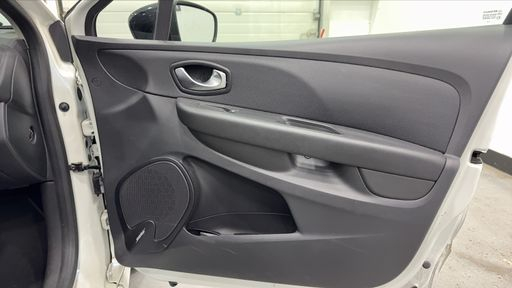 Renault Clio 1.6 Turbo 220 EDC6 - RS Trophy – 2016 – 90500 km – Essence – Boîte Automatique — photo 27