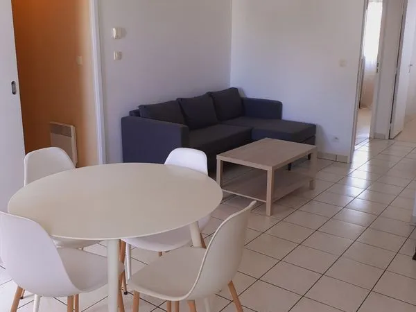 T2 bis meublé (3 pièces avec bureau) de 45 m², grand garage, au Petit Port à Nantes