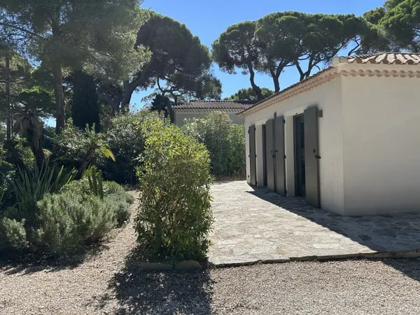 Exceptionnel T3 de 70 m² refait à neuf meublé - Presqu'île de Giens / Les Pesquiers - À 200m de la p