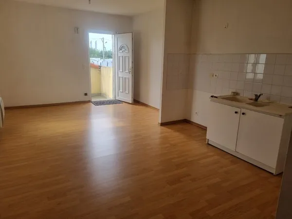 appartement type T2 dans le bas cenon
