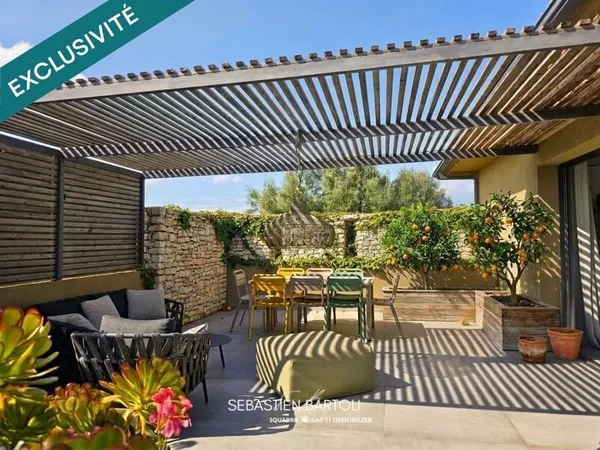 Immeuble avec local commercial et habitation principale