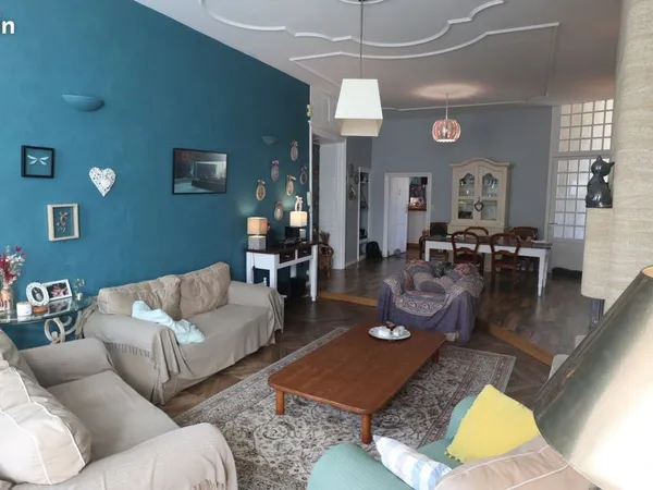 Appartement 7 pièces 230 m²