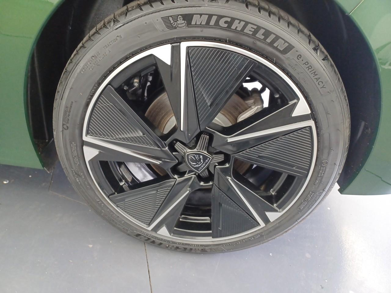 Peugeot 308 electrique 54 kwh 156ch allure — photo 11