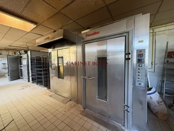 Local commercial 150 m²