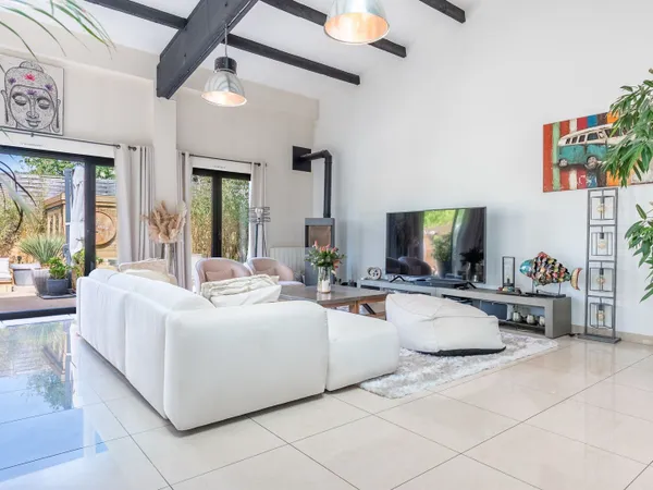 Vends loft 158m² habitables, 7 pièces, 46m² terrasse, 3 places de parking