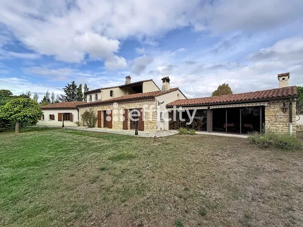 Maison 7 pièces 216 m²