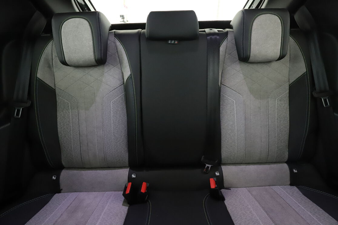 Peugeot 208 1.2 PureTech GT Pack EAT8 — photo 14