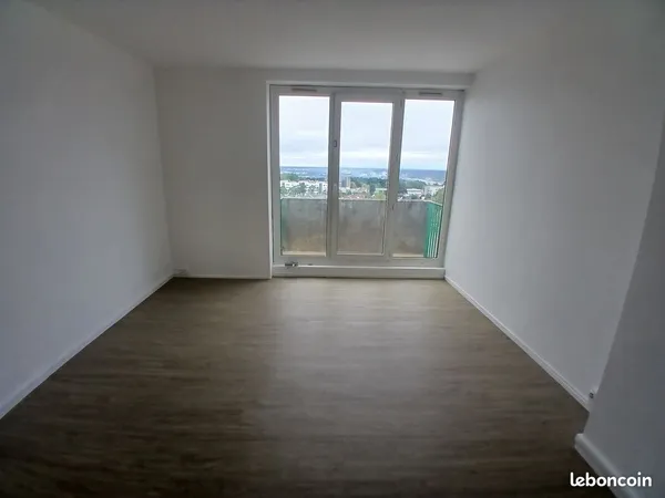 Appartement 4 pièces proche Place Colbert MONT SAINT AIGNAN