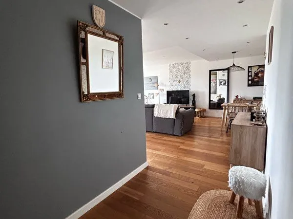 Sainte-Radegonde - T3 72 m² rénové - Balcon 10 m² plein Sud - Vue dégagée - Parking