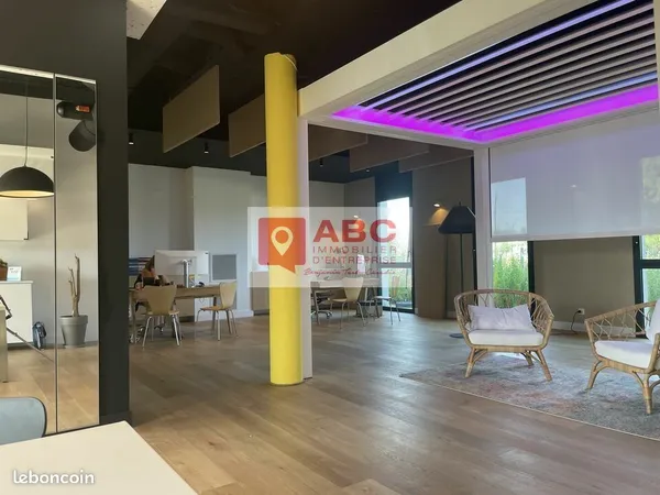 Bureaux 130 m² SAINT-BRÈS