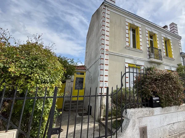 MAISON DE 1900 - JARDIN - ANNEXE INDÉPENDANTE