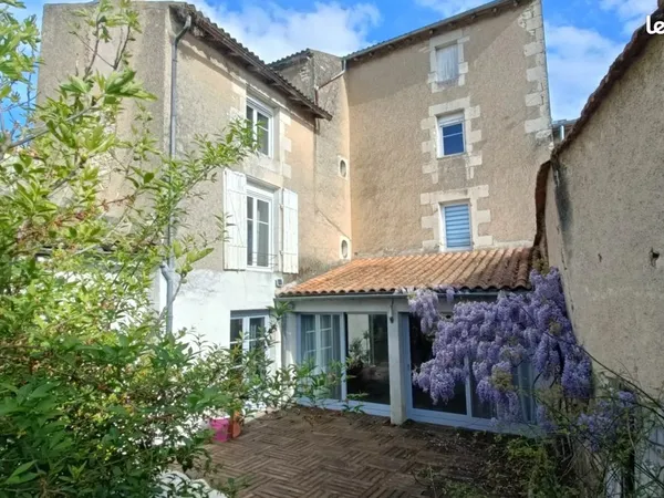 Maison 9 pièces 216 m²