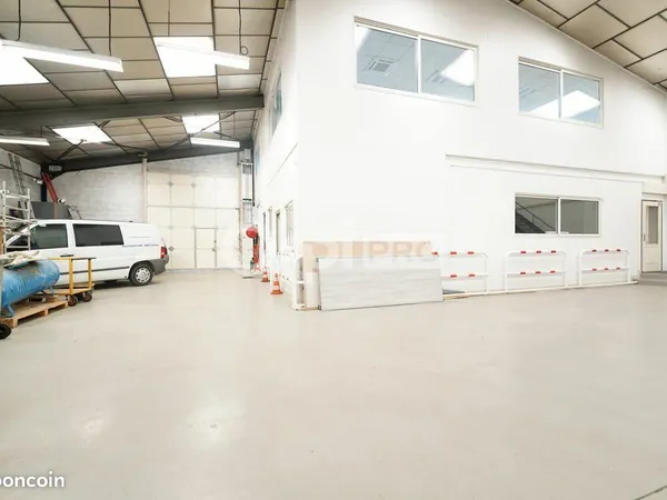 Local d'activité 570 m²