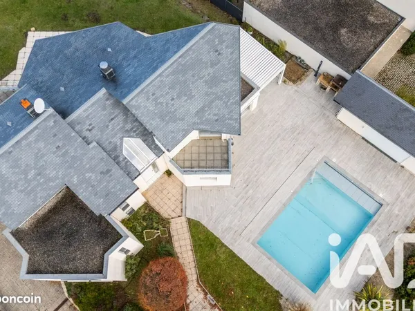 Maison 7 pièces 245 m²