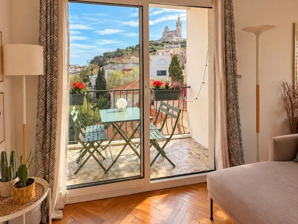 T2 56 m² - Vues exceptionnelles mer & Notre-Dame de la Garde - 2 balcons, parking, cave, climatisati