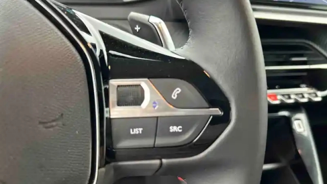 Peugeot 208 hybrid 100 e-dcs6 — photo 15