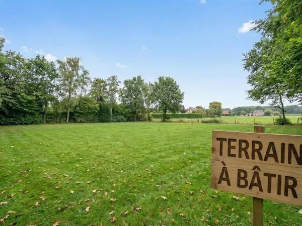 terrain à bâtir centre ville Ares