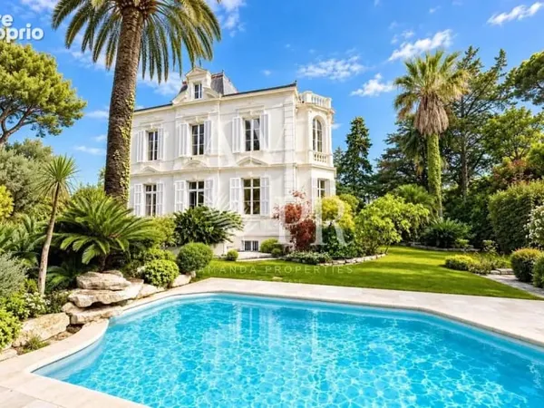 Somptueuse villa Belle Époque avec piscine et jardin paysager, à quelques minutes du centre-Cannes
