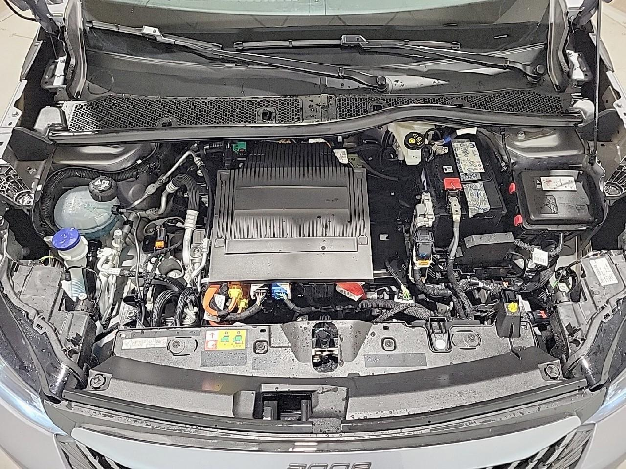 Peugeot 2008 electrique 156 ch 54 kwh allure — photo 15