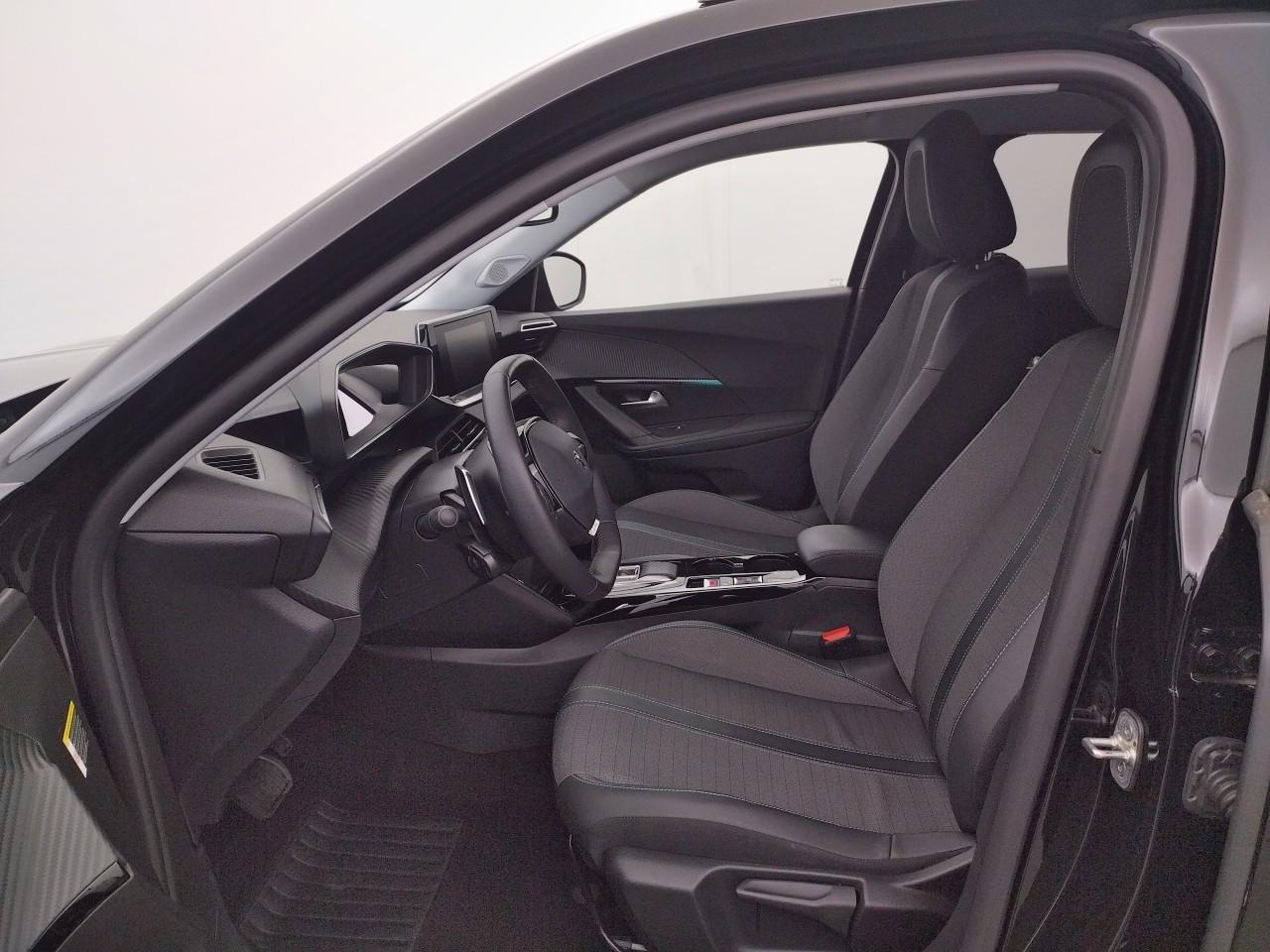 Peugeot 2008 puretech 130 s&s eat8 allure pack — photo 10