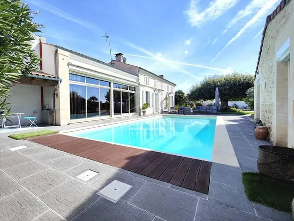 Maison 7 pièces 226 m²